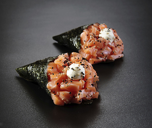 sushi nigiri de salmón